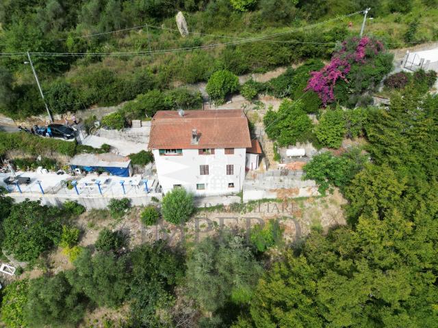 Casa indipendente con terrazzo in strada valloni, Ventimiglia