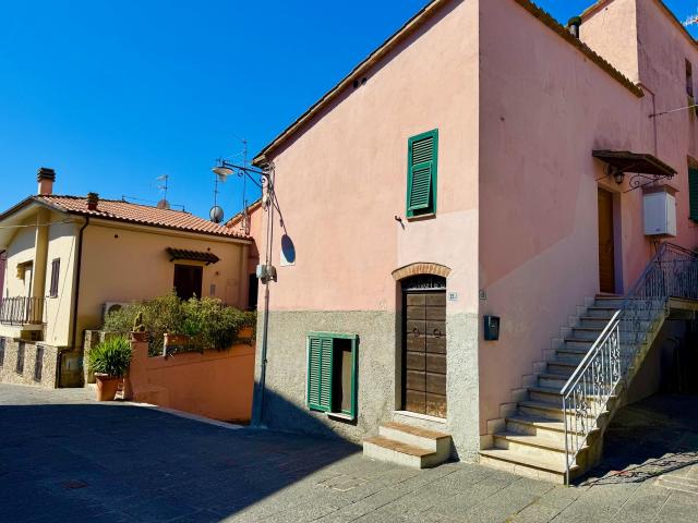 Casa indipendente con terrazzo in piazza della chiesa, Grosseto