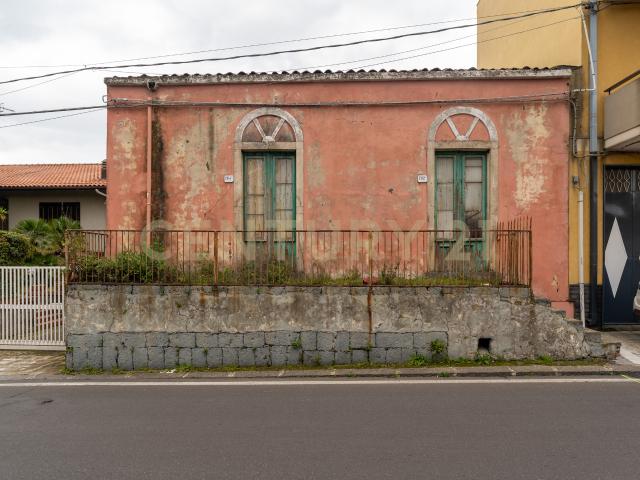 Casa indipendente con terrazzo in via armando diaz 262, Zafferana Etnea