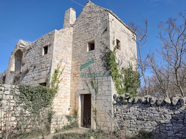 Casa indipendente con terrazzo in via bosco selva 24, Alberobello