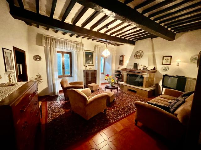 Casa indipendente con terrazzo in via grande 30, Cinigiano