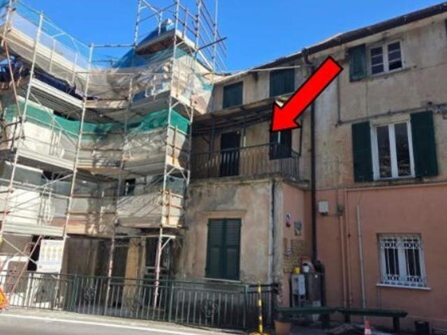 Casa indipendente con terrazzo in via santuario 144/1, Savona