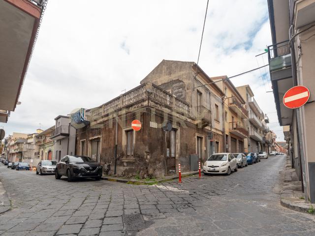 Casa indipendente con terrazzo in via vittorio veneto 83, Misterbianco