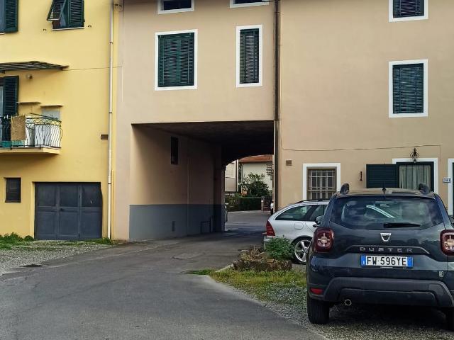 Casa indipendente con terrazzo, Lucca arancio