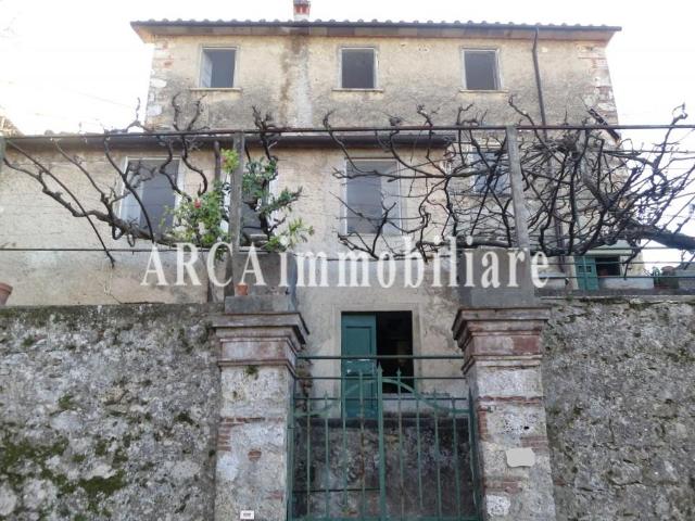 Casa indipendente con terrazzi a Pietrasanta