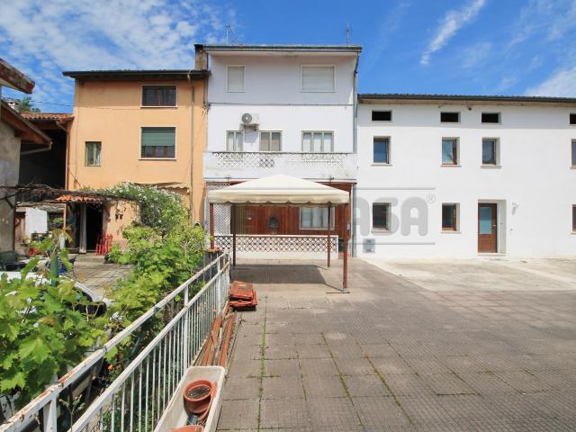 Casa indipendente con terrazzi in contrada selva 25, Montebello Vicentino