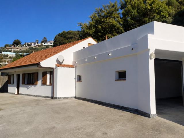 Casa indipendente con terreno e vista mare 90m² Camporosso