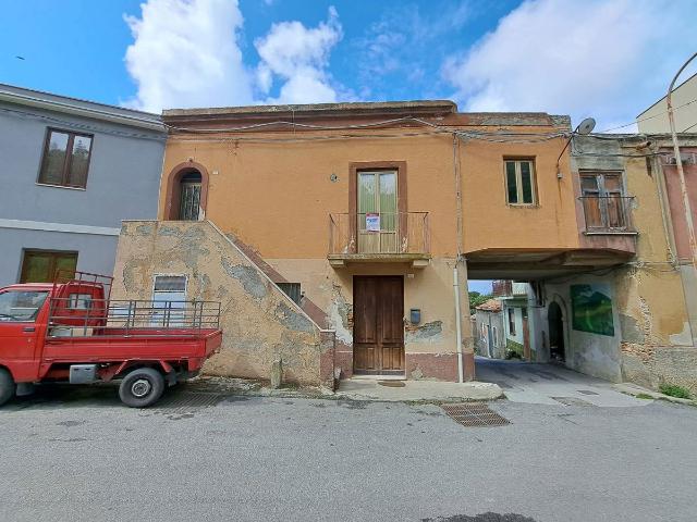 Casa indipendente da ristrutturare a Barcellona Pozzo di Gotto
