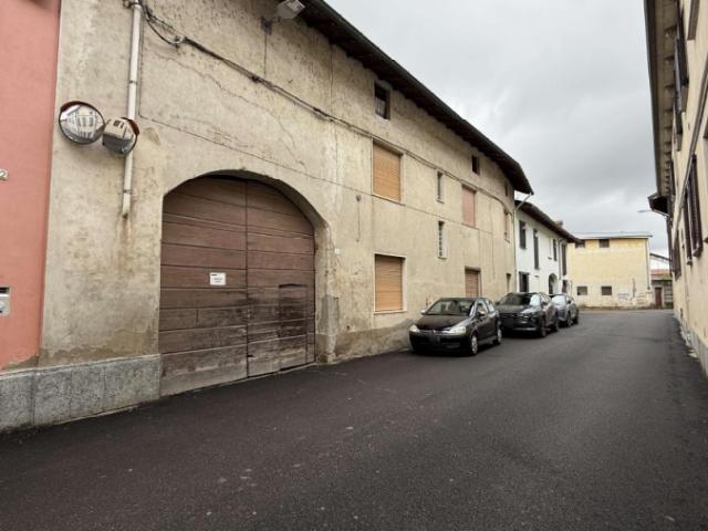 Casa indipendente da ristrutturare a Gambolò