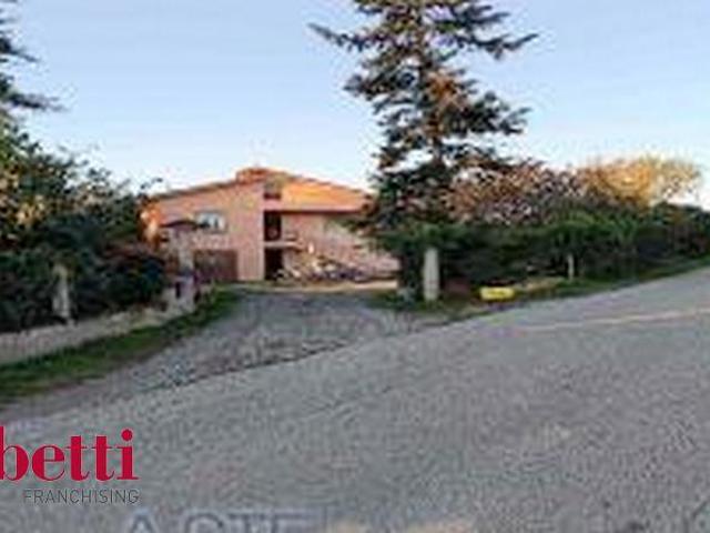 Casa indipendente da ristrutturare a Dogliani