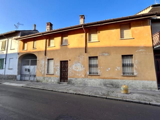 Casa indipendente da ristrutturare a Dorno
