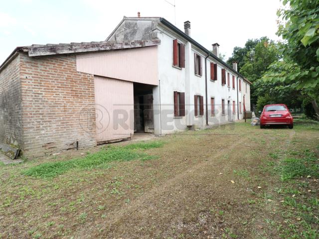 Casa indipendente da ristrutturare a Ficarolo