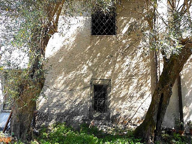 Casa indipendente da ristrutturare a Montignoso