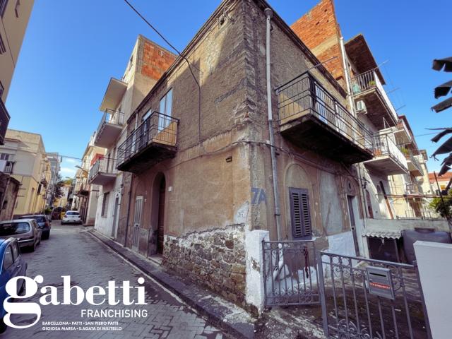 Casa indipendente da ristrutturare a Sant'Agata di Militello