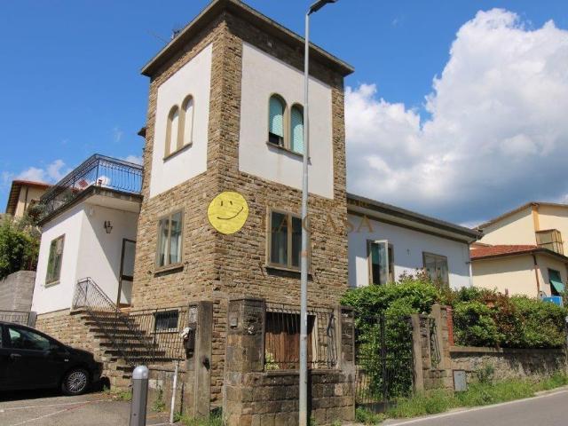 Casa indipendente da ristrutturare a Reggello
