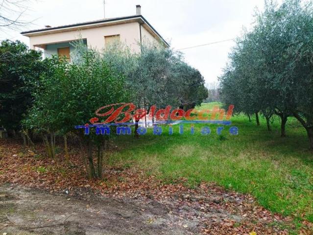 Casa indipendente da ristrutturare con ampio terreno edificabile