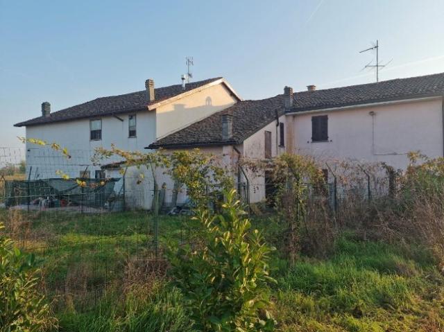 Casa indipendente da ristrutturare in strada comunale cerca 14, Tortona