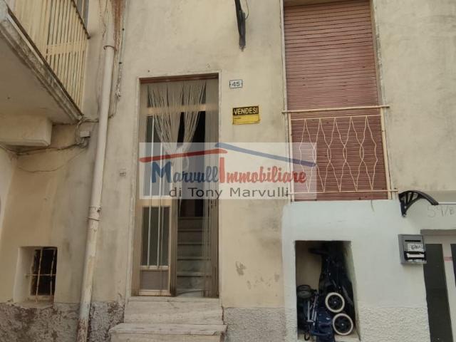 Casa indipendente da ristrutturare in vico vincenzo ruffo, Cassano delle Murge