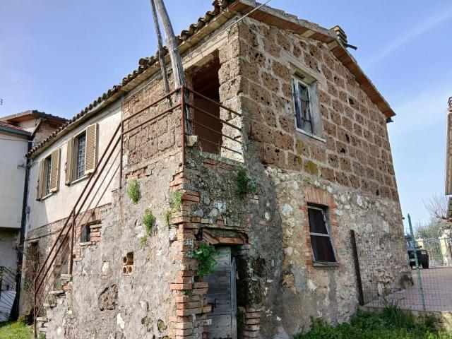 Casa indipendente da ristrutturare in via valle molina, Montecastrilli