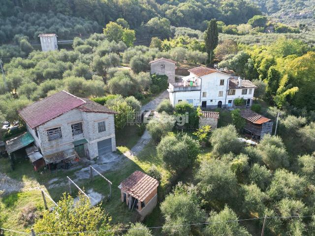 Casa indipendente da ristrutturare in via di bolognana 601, Lucca