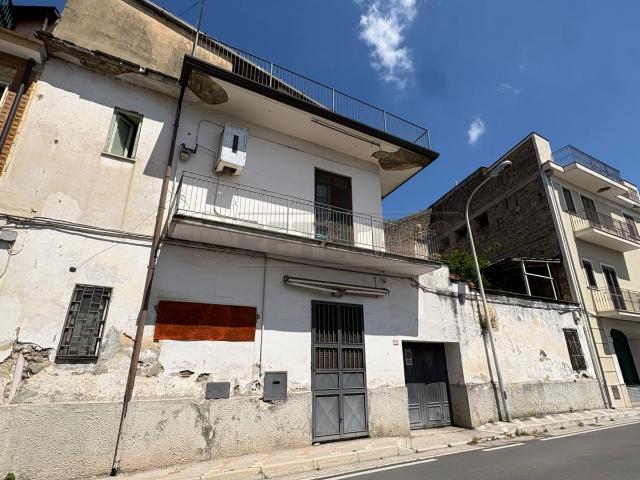 Casa indipendente da ristrutturare in via giuseppe verdi 101, Marcianise