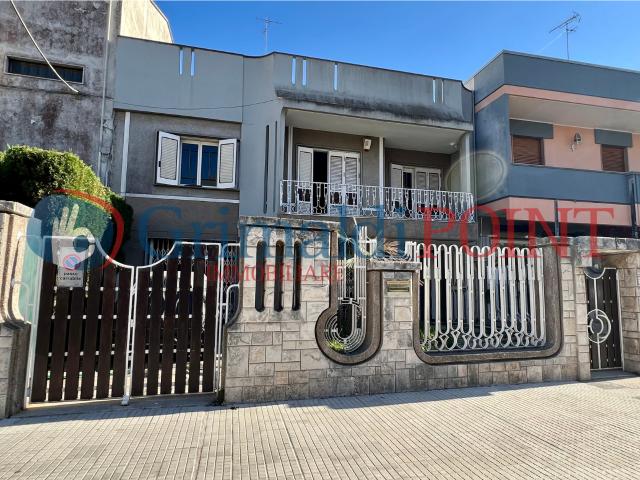 Casa indipendente da ristrutturare in viale marche 34, Lecce