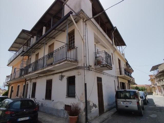 Casa indipendente da ristrutturare, Taurianova zona semicentrale