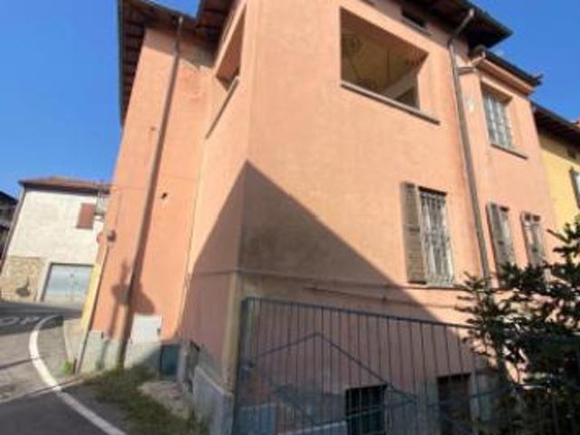 Casa indipendente di 400 m con più di 5 locali in vendita a Chiuduno