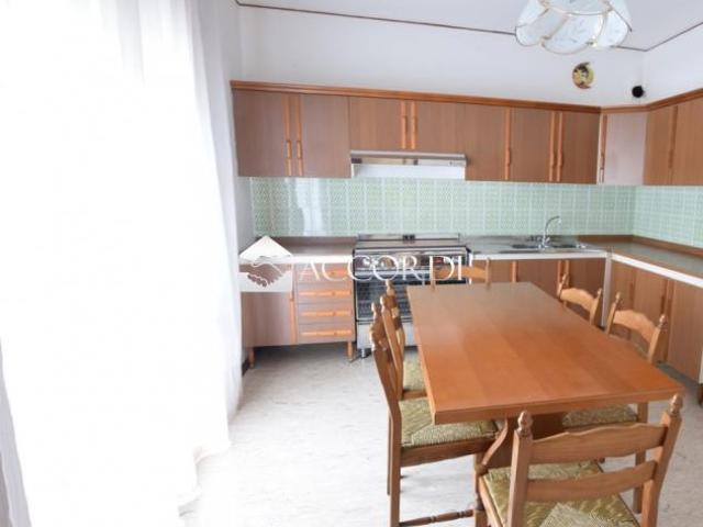 CASA INDIPENDENTE di 4 vani e di 196 mq ASOLO rif. BL072S