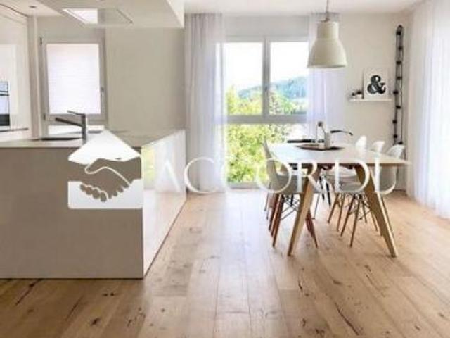 CASA INDIPENDENTE di 4 vani e di 350 mq MASER rif. BL114