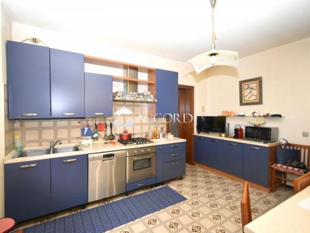 CASA INDIPENDENTE di 4 vani e di 380 mq GODEGA DI SANT'URBANO rif. GA8