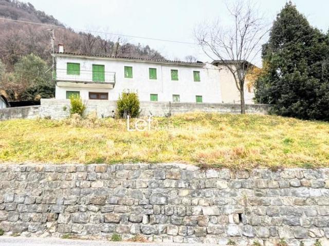 CASA INDIPENDENTE di 5 vani e di 80 mq VITTORIO VENETO rif. LC44