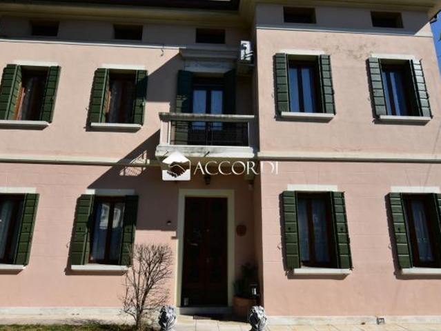 CASA INDIPENDENTE di 5 vani e di 350 mq TREVISO rif. MM500_4