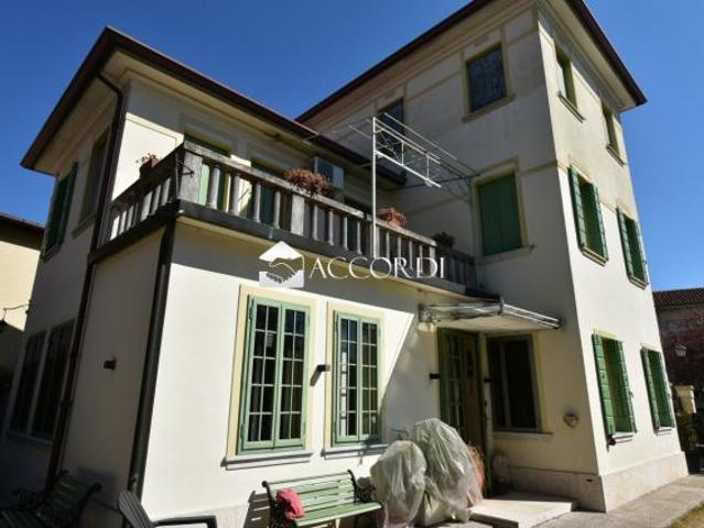 CASA INDIPENDENTE di 6 vani e di 500 mq TREVISO rif. MM501_4