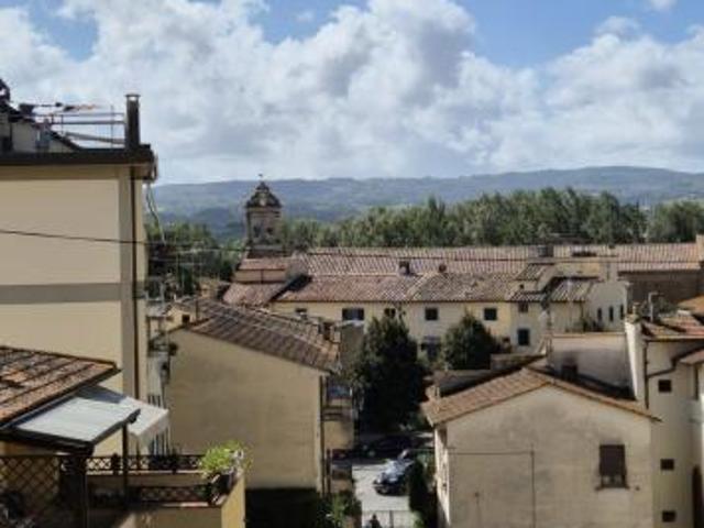 CASA INDIPENDENTE di 6 vani e di 120 mq CASTELFIORENTINO rif. C 40