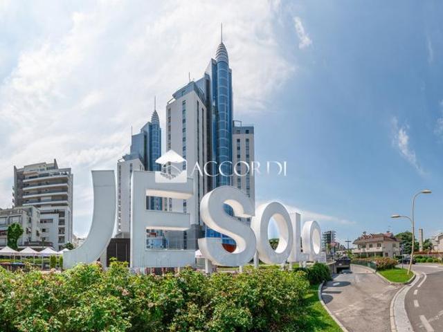CASA INDIPENDENTE di 6 vani e di 300 mq JESOLO rif. NIG03
