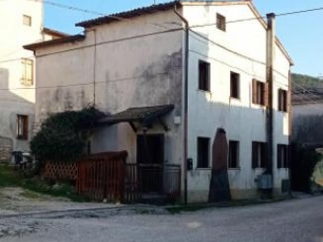Casa indipendente di 95 m con 4 locali e box auto in vendita a Brendola