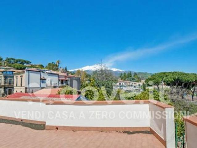 Casa indipendente di 100 m con 5 locali in vendita a Trecastagni