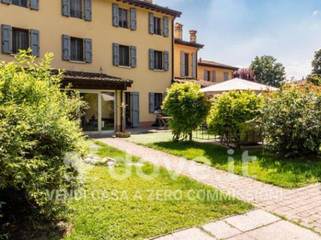 Casa indipendente di 135 m con 5 locali e posto auto in vendita a Modena