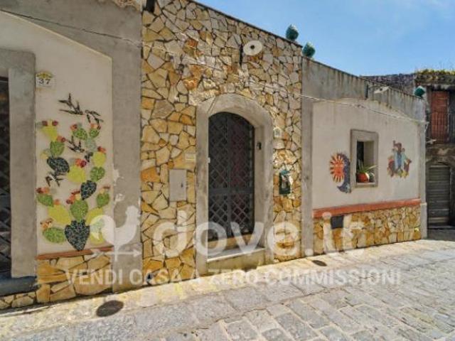 Casa indipendente di 145 m con 4 locali in vendita a Castiglione di Sicilia