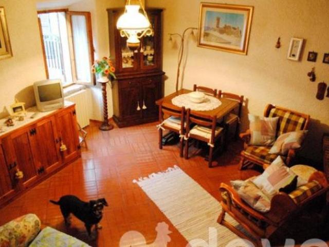 Casa indipendente di 160 m con 5 locali in vendita a Radicofani