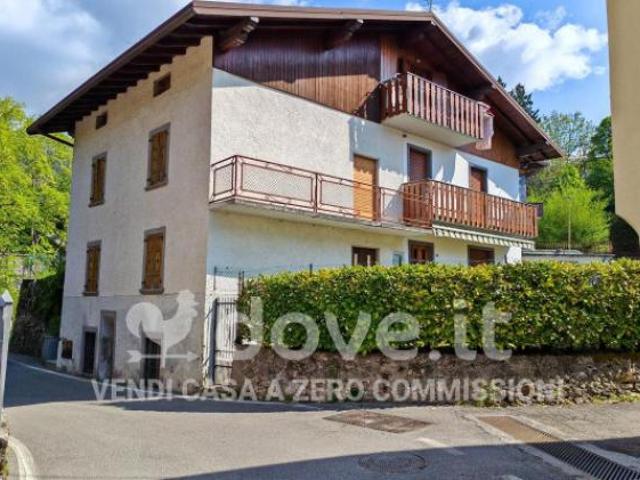 Casa indipendente di 160 m con più di 5 locali in vendita a Castione della Presolana