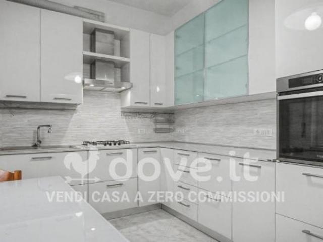 Casa indipendente di 175 m con 5 locali e box auto in vendita a Tresignana