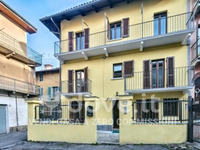 Casa indipendente di 181 m con più di 5 locali in vendita a Gassino Torinese
