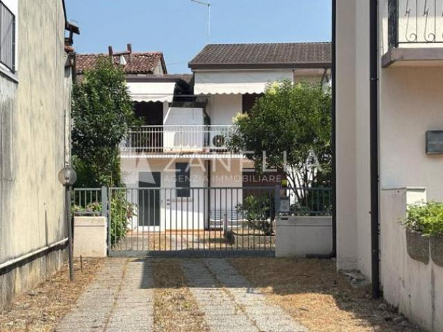 Casa indipendente di 183 m con più di 5 locali e box auto in vendita a San Martino di Lupari