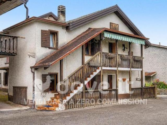 Casa indipendente di 200 m con più di 5 locali e box auto in vendita a Santa Giustina [rif. DV 13569]