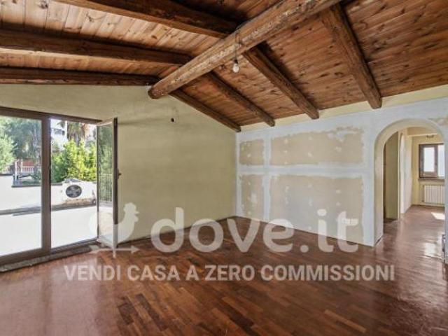 Casa indipendente di 200 m con più di 5 locali in vendita a Catania