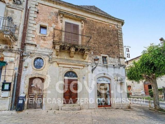 Casa indipendente di 200 m con più di 5 locali in vendita a Modica