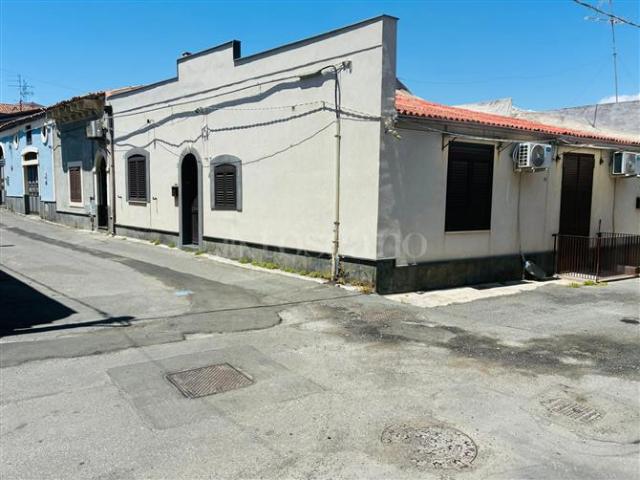 Casa Indipendente di 219 mq a Ognina, Guardia, Rotolo Catania