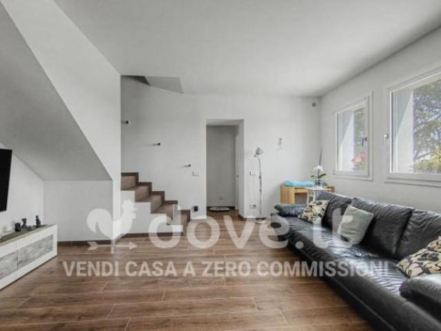 Casa indipendente di 227 m con più di 5 locali in vendita a Fiesso Umbertiano